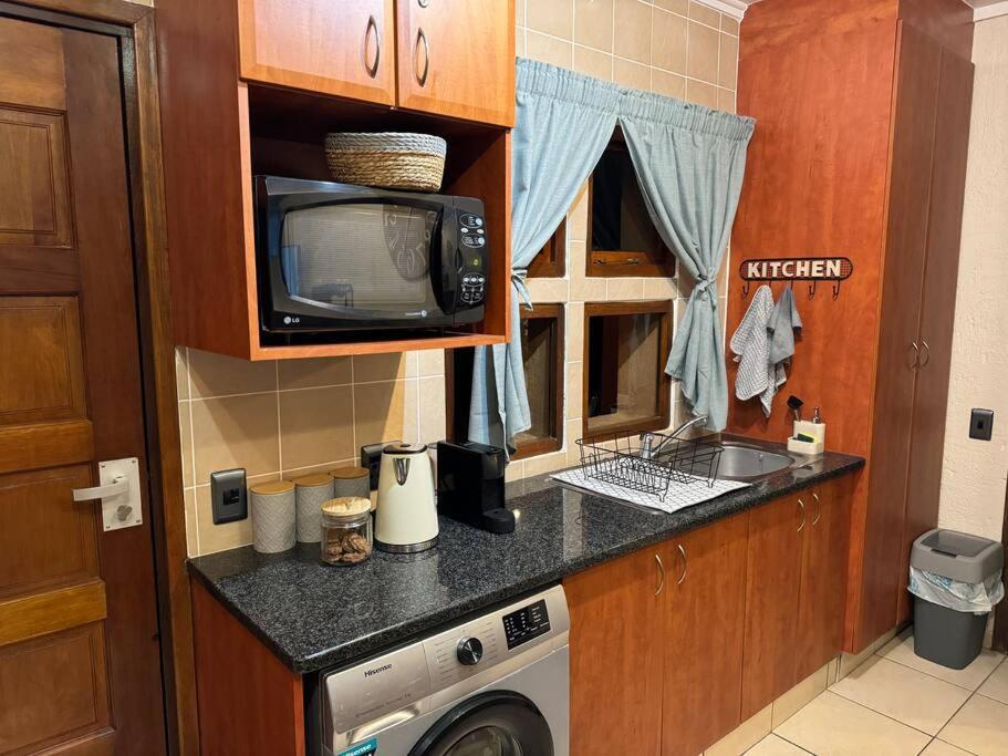 Scenic Getaway In San Lameer Estate Apartment *