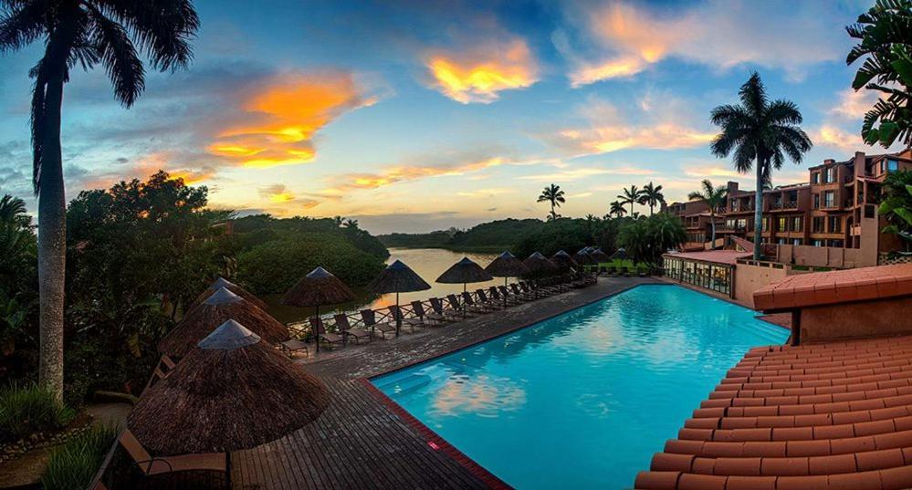 Scenic Getaway In San Lameer Estate Apartment